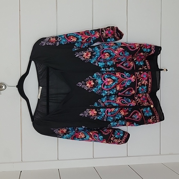 illa illa black with embroidery top - Picture 1 of 5